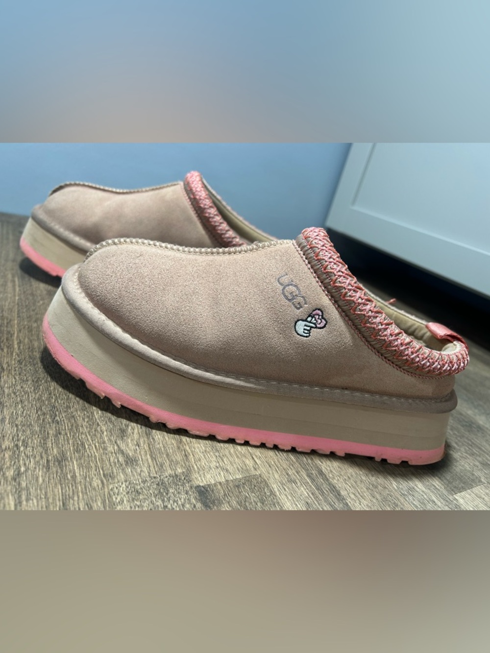 UGG Women's pink - Valentines Day edition Tazz